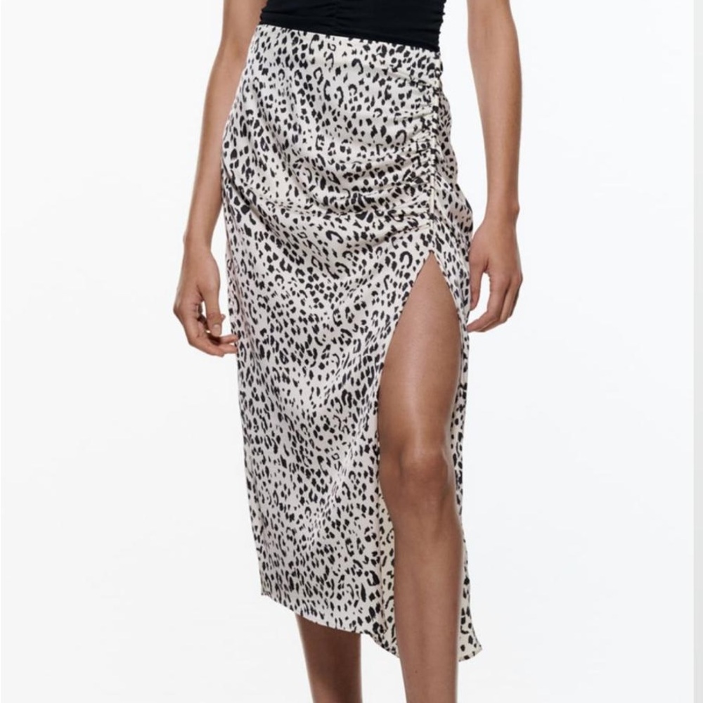 Zara Black and White Ruched Pencil Skirt